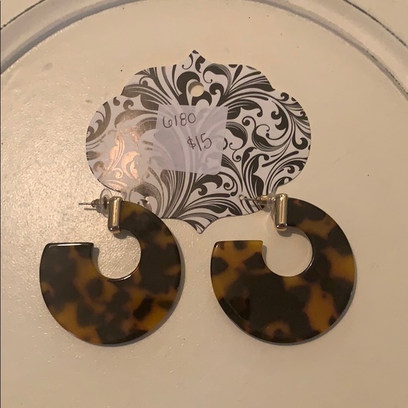 Jewelry - Tortoise hoop earrings. 🐢🐢